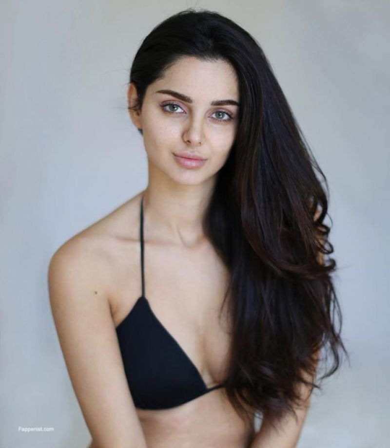 800px x 920px - Mahlagha Jaberi Nude and Sexy Photo Collection - Fappenist