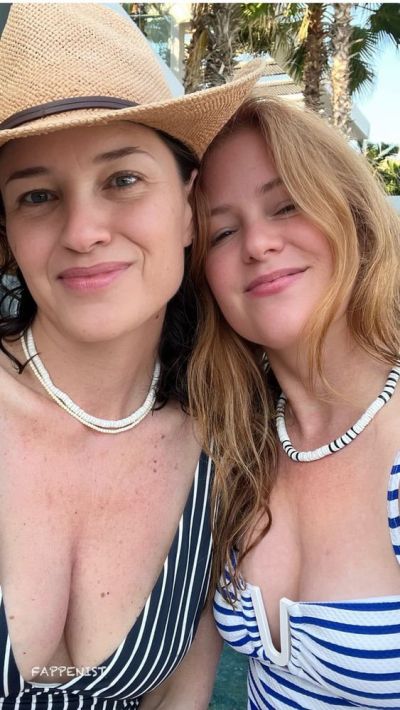 Isla Fisher Tits in Mexico